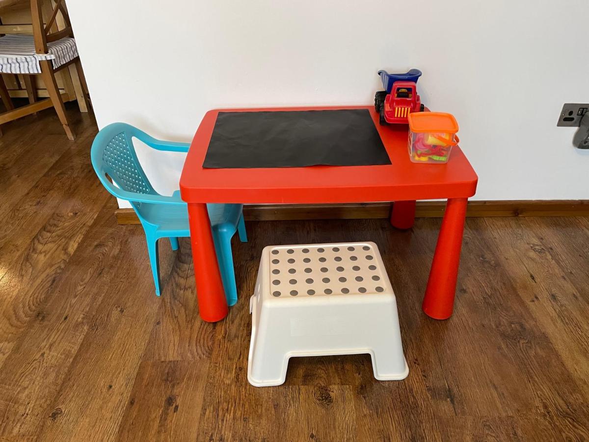 2 Bedrooms 2 Stations 런던 외부 사진