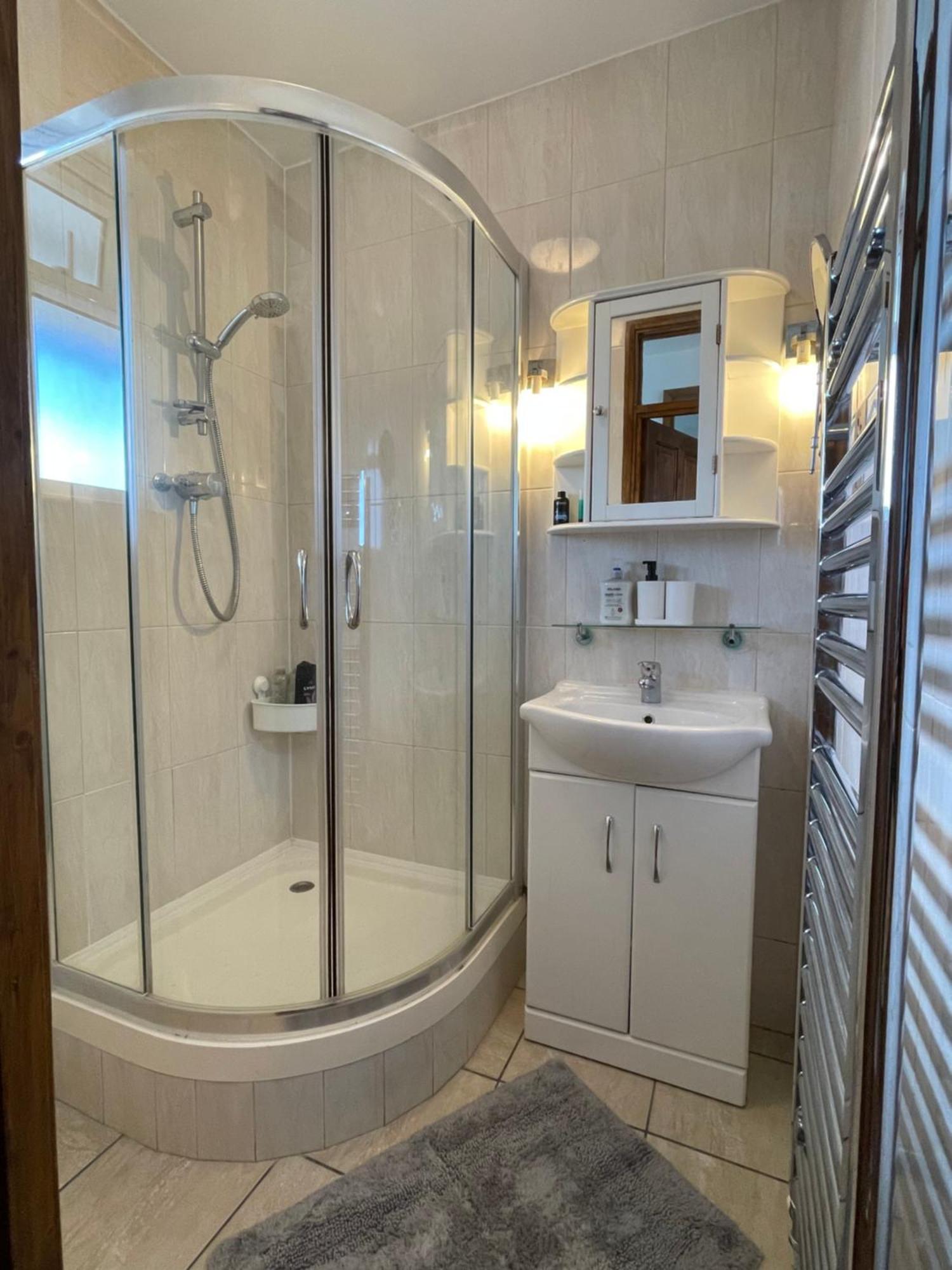 2 Bedrooms 2 Stations 런던 외부 사진