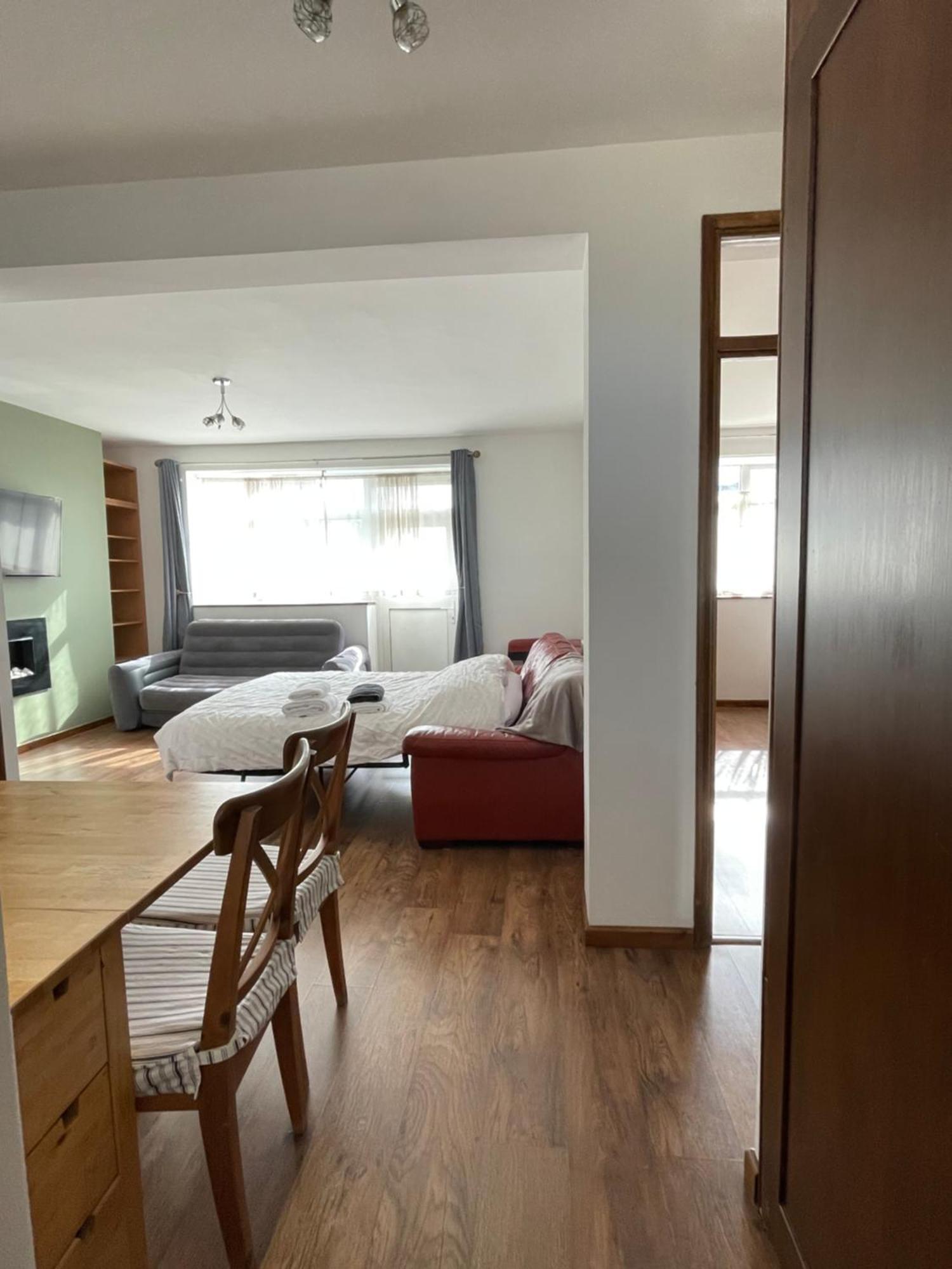 2 Bedrooms 2 Stations 런던 외부 사진