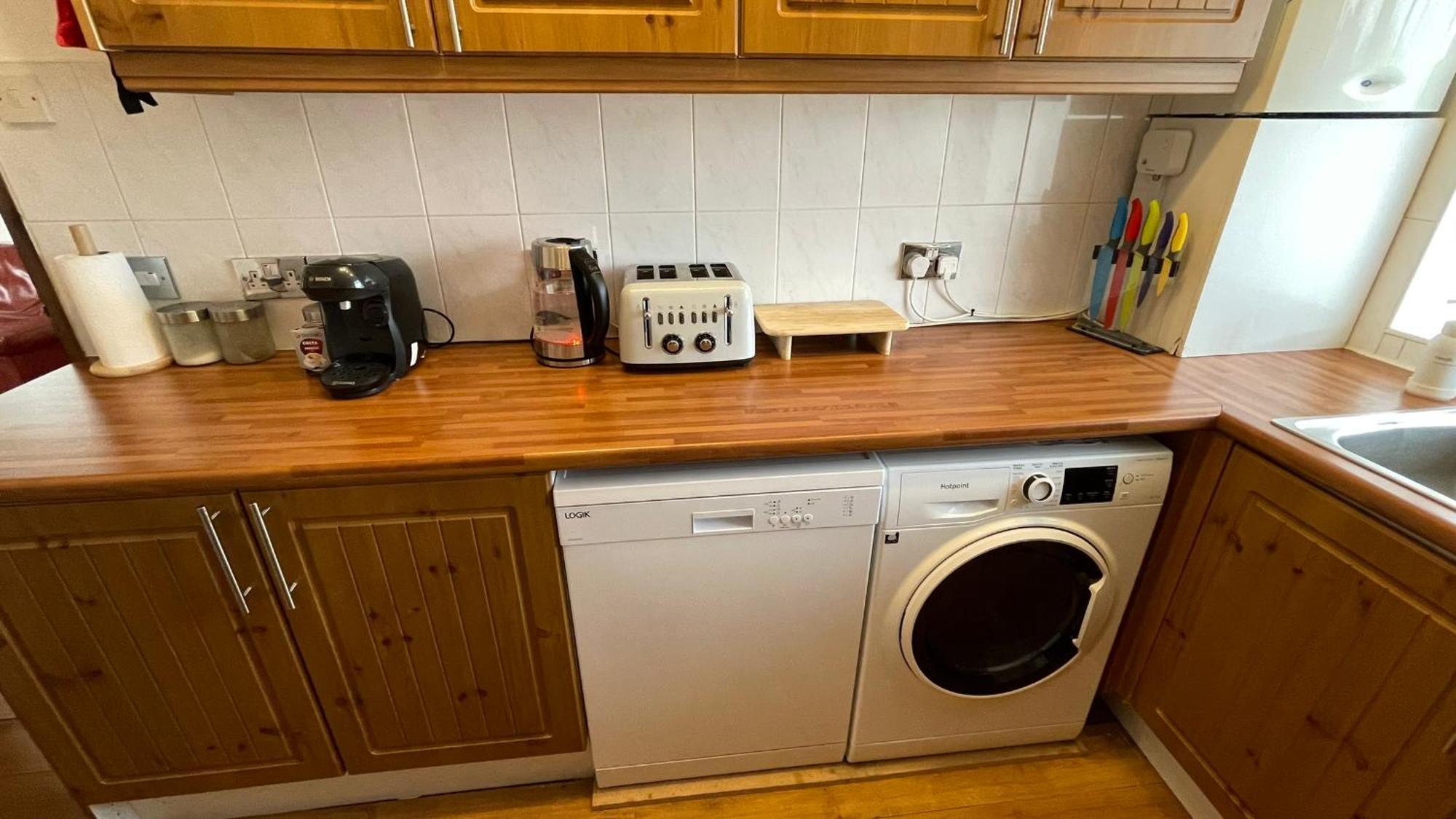 2 Bedrooms 2 Stations 런던 외부 사진