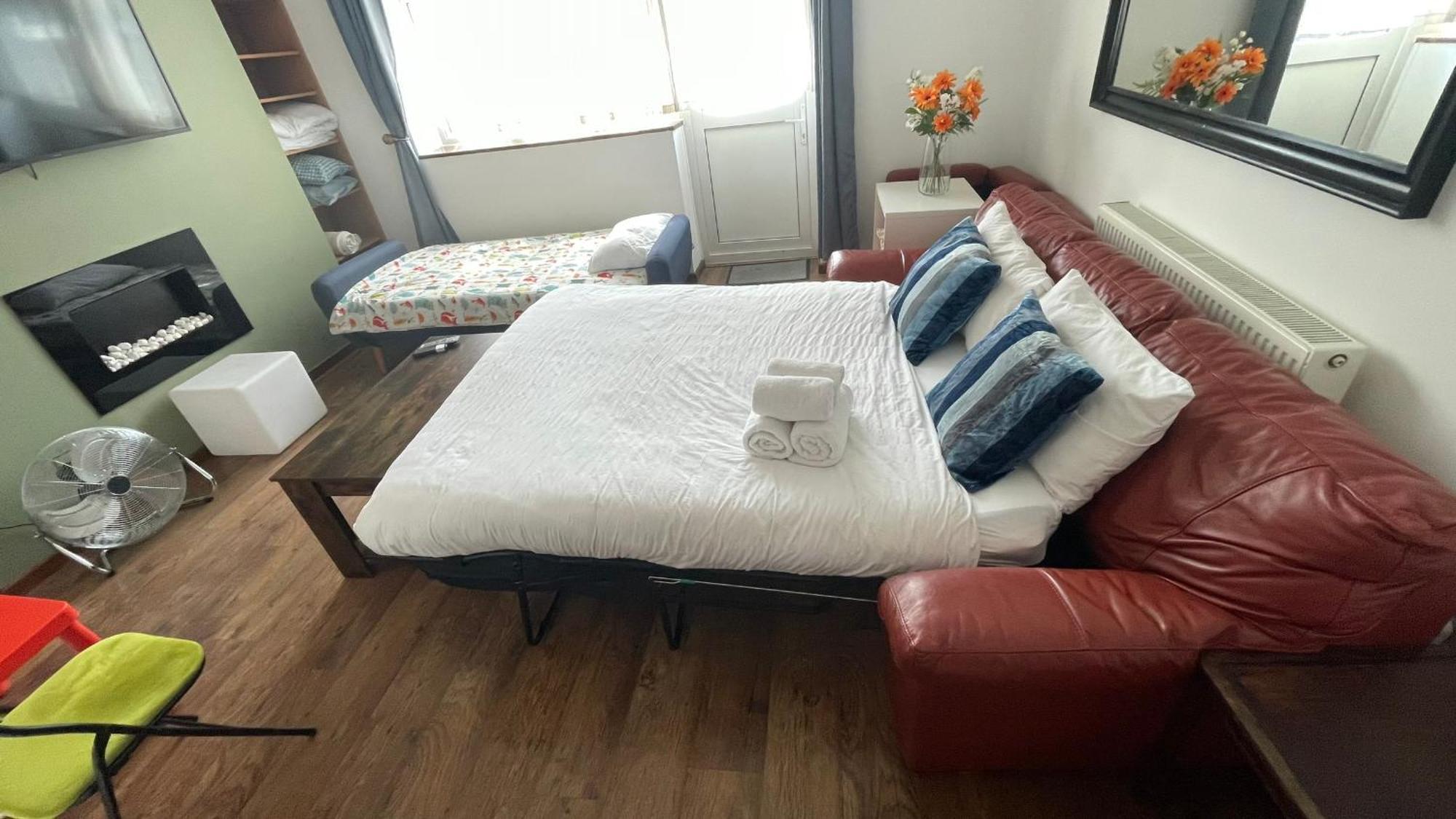 2 Bedrooms 2 Stations 런던 외부 사진
